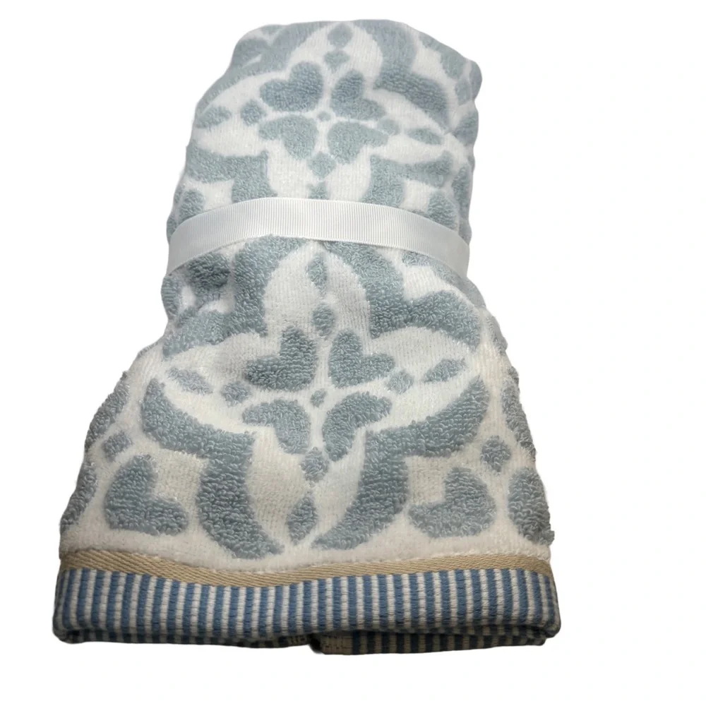 CARO HOME NWT 2pc medallion print fingertip hand towels -blue/white